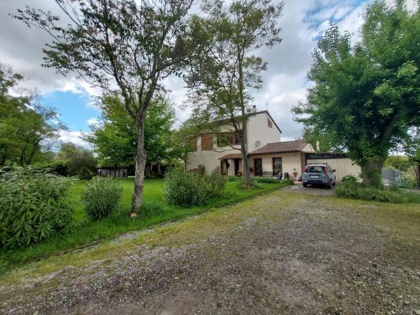 casa indipendente in vendita a Pontedera