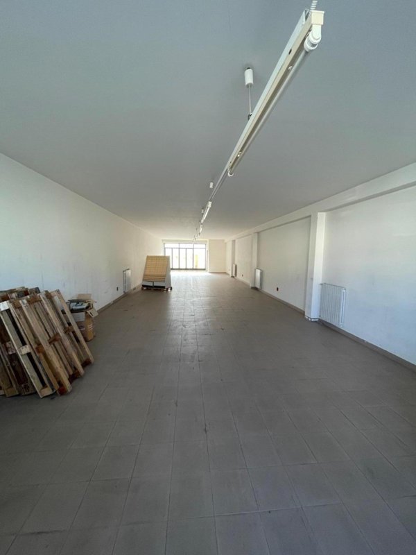 capannone in vendita a Pontedera