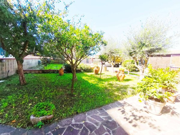 casa indipendente in vendita a Pontedera in zona Pardossi