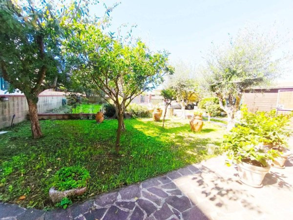 casa indipendente in vendita a Pontedera in zona Pardossi