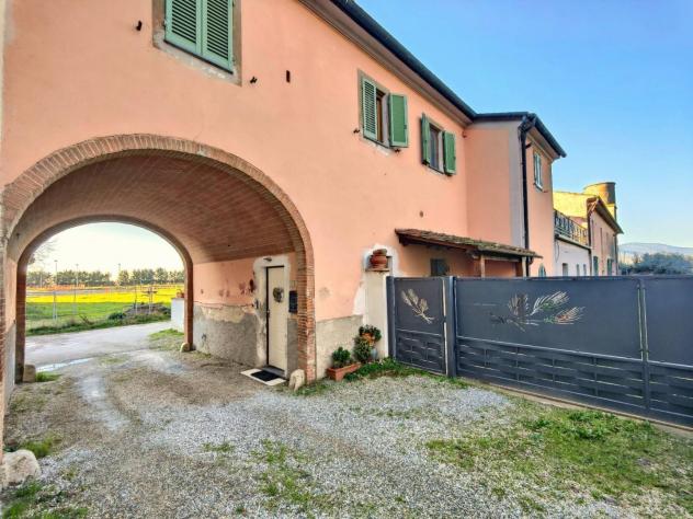 casa indipendente in vendita a Pontedera