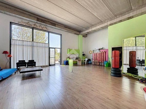 negozio in vendita a Pontedera