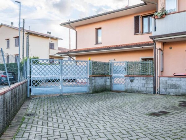 casa indipendente in vendita a Pontedera in zona Pardossi