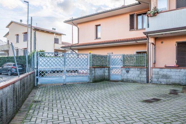 casa indipendente in vendita a Pontedera in zona Pardossi