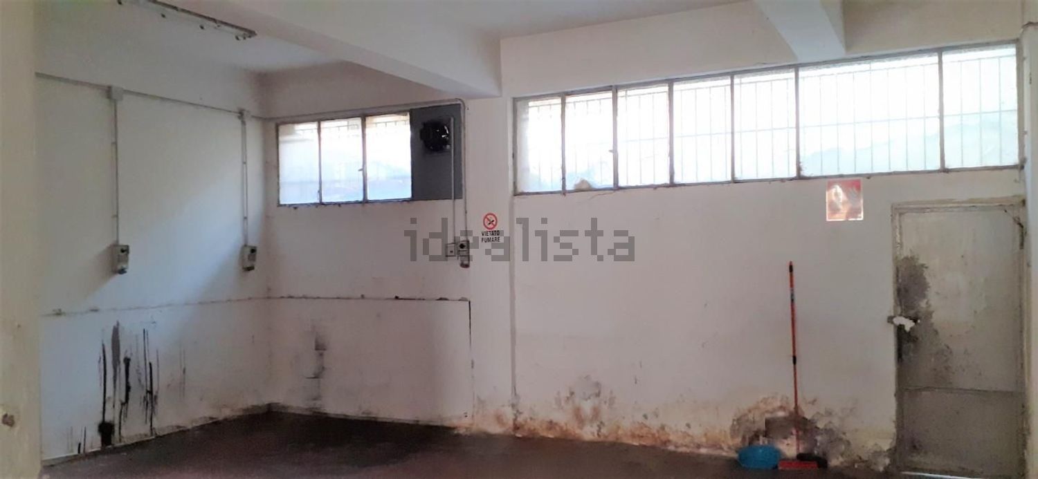 locale di sgombero in vendita a Pontedera