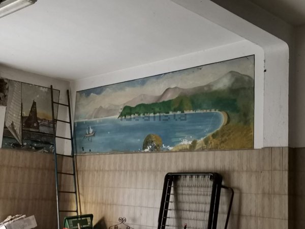 locale commerciale in vendita a Pontedera