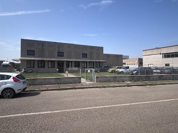 capannone in vendita a Pontedera