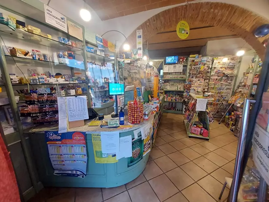 negozio in vendita a Pontedera in zona Pardossi
