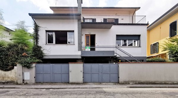 casa indipendente in vendita a Pontedera