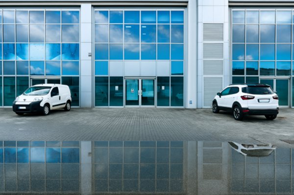 locale commerciale in vendita a Pontedera