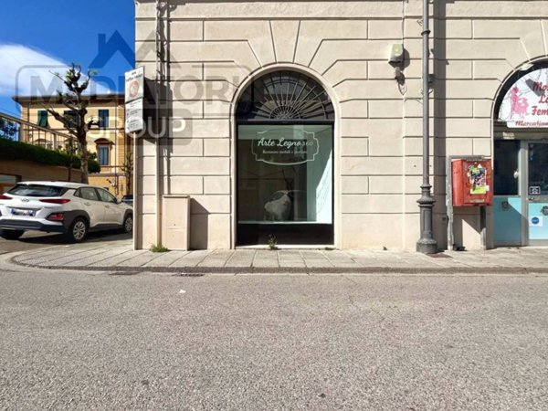 negozio in vendita a Pontedera