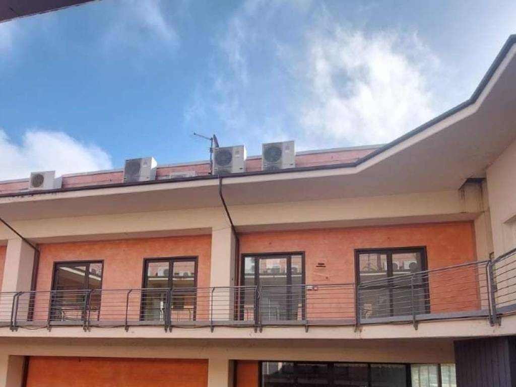 ufficio in vendita a Pontedera in zona Pietroconti