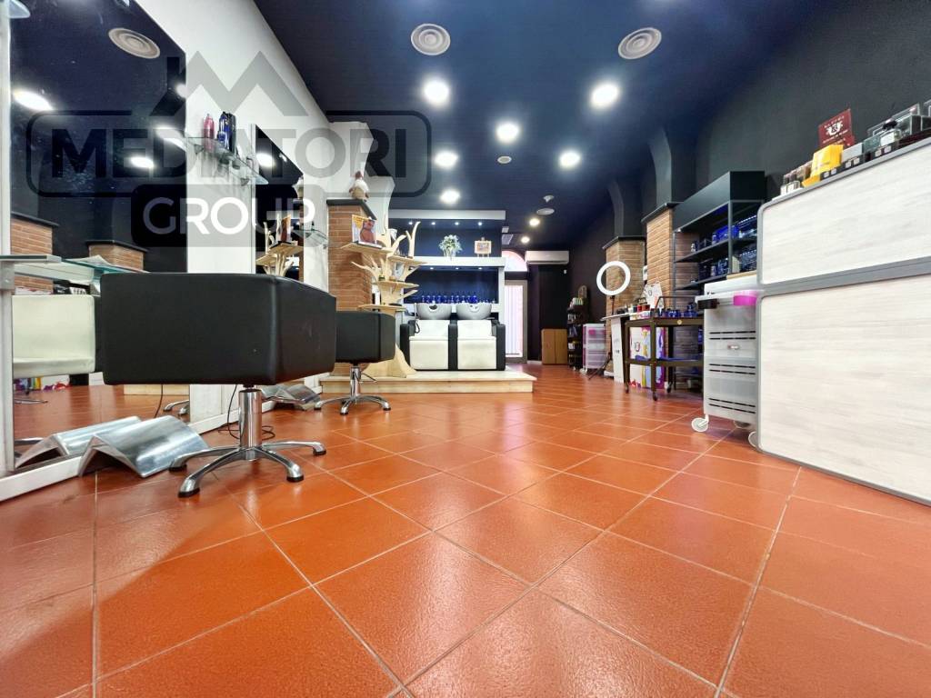 negozio in vendita a Pontedera