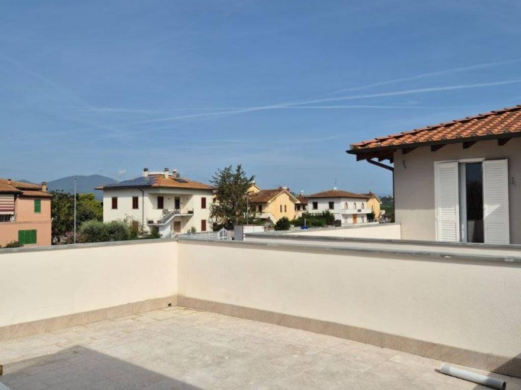 appartamento in vendita a Pontedera in zona Pietroconti