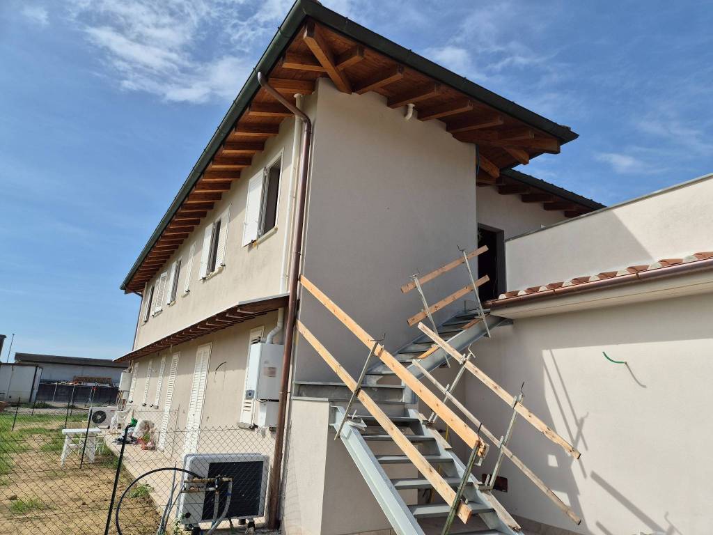 appartamento in vendita a Pontedera in zona Pietroconti