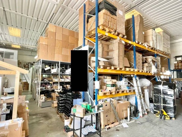 capannone in vendita a Pontedera