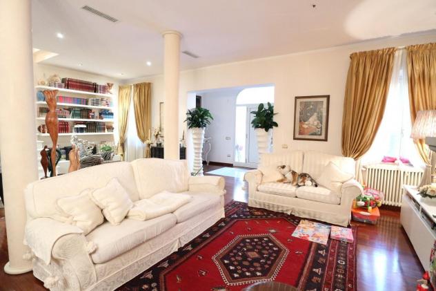 casa indipendente in vendita a Pontedera