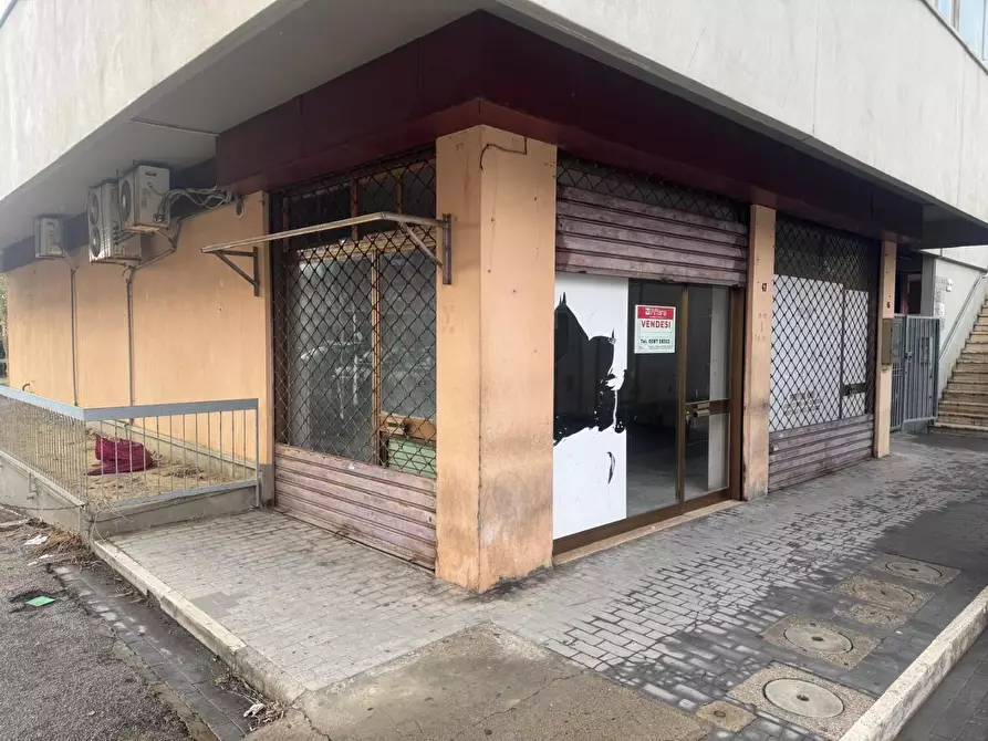 locale commerciale in vendita a Pontedera