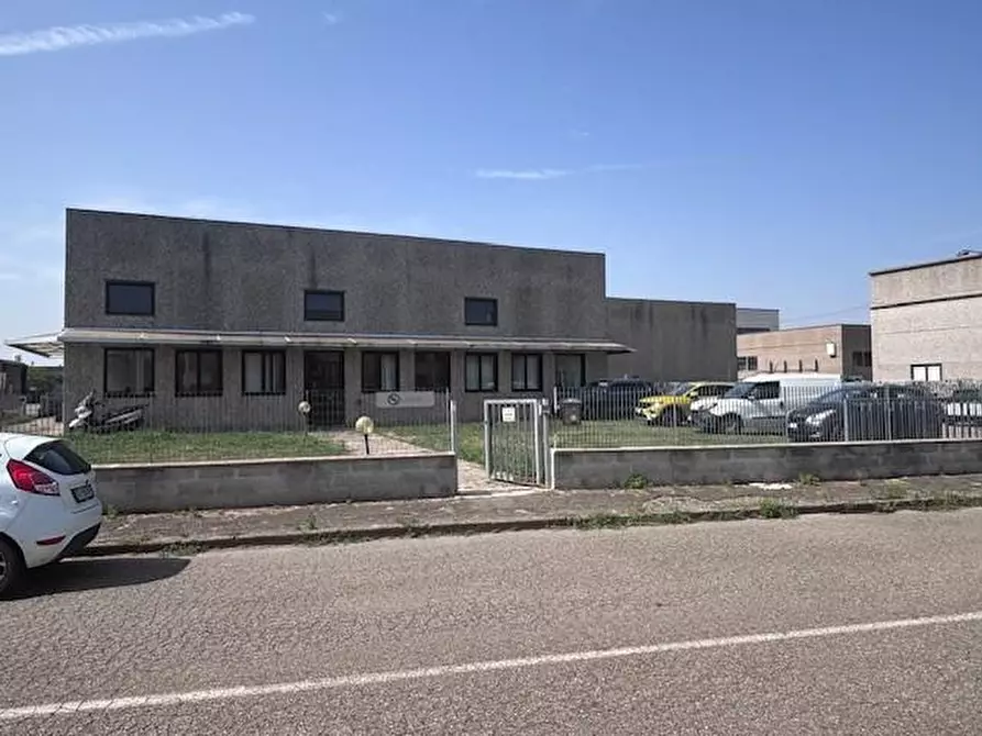 capannone in vendita a Pontedera