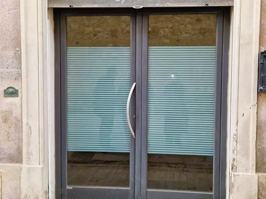 locale commerciale in vendita a Pontedera