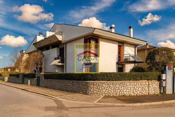 casa indipendente in vendita a Pontedera