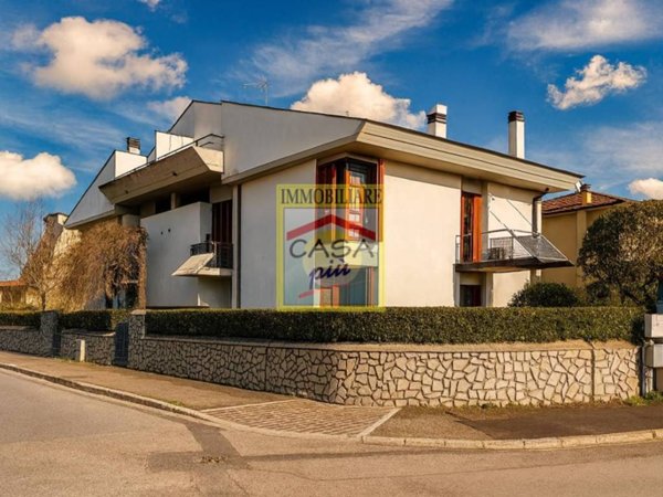 casa indipendente in vendita a Pontedera