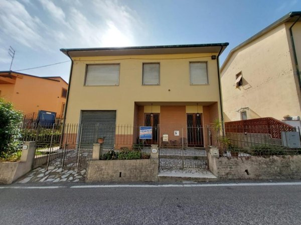 casa indipendente in vendita a Pontedera in zona La Rotta