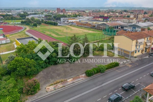terreno edificabile in vendita a Pontedera