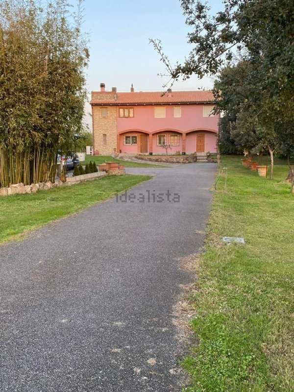 casa indipendente in vendita a Pontedera in zona Santa Lucia