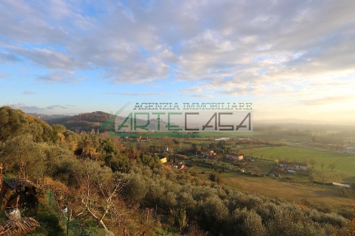 casa indipendente in vendita a Pontedera in zona Treggiaia