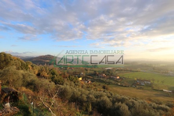 casa indipendente in vendita a Pontedera in zona Treggiaia