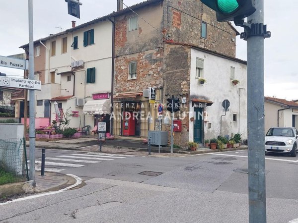 ufficio in vendita a Pontedera in zona Pardossi
