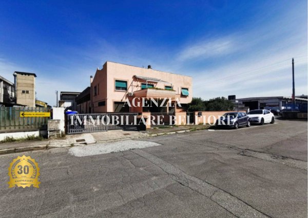 locale commerciale in vendita a Pontedera in zona La Bianca