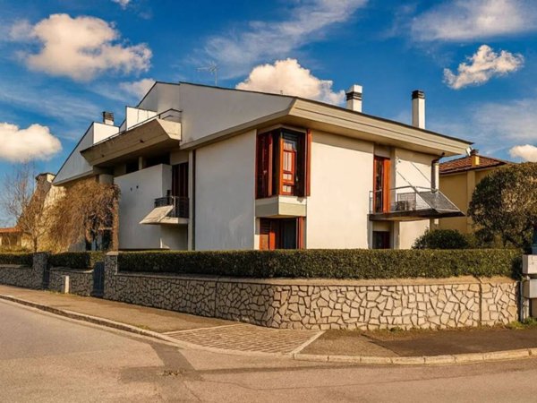 casa indipendente in vendita a Pontedera