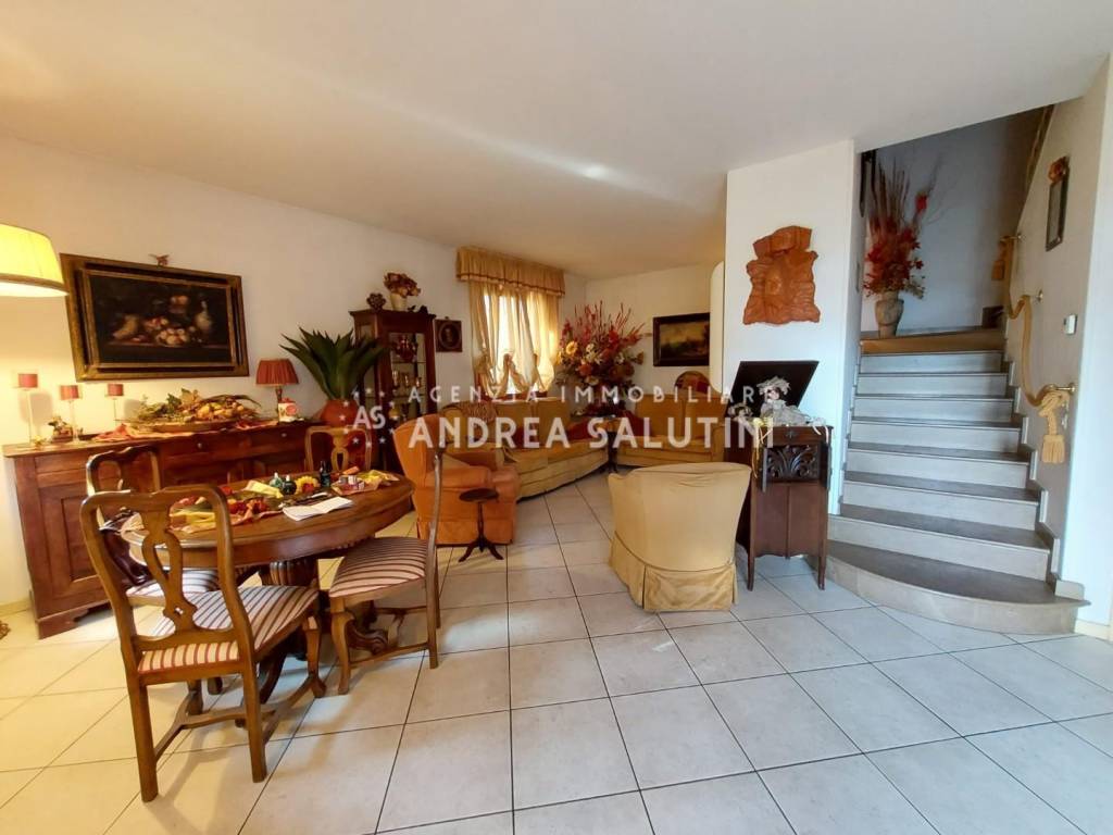 casa indipendente in vendita a Pontedera