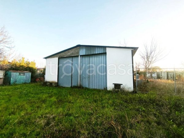 locale commerciale in vendita a Pontedera in zona Santa Lucia