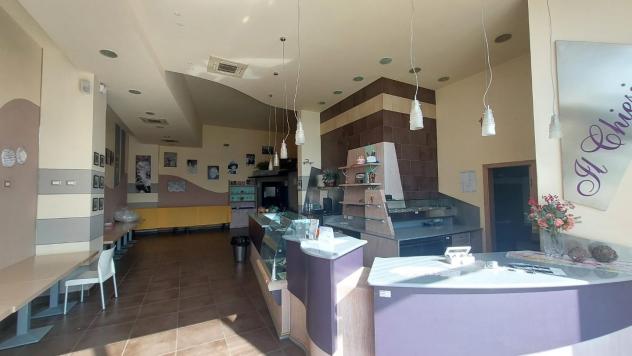 locale commerciale in vendita a Pontedera