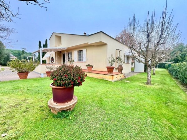 casa indipendente in vendita a Pontedera
