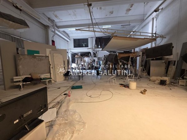 capannone in vendita a Pontedera in zona Pardossi