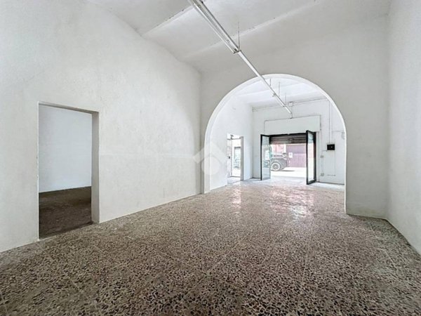 negozio in vendita a Pontedera