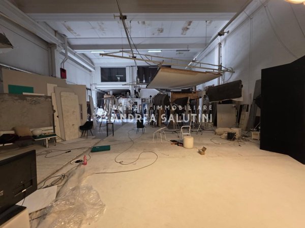 capannone in vendita a Pontedera in zona Pardossi