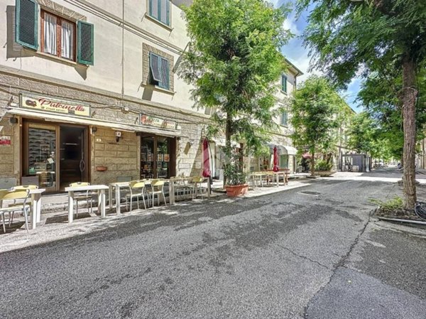 negozio in vendita a Pontedera