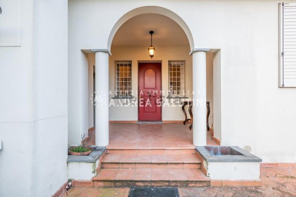 casa indipendente in vendita a Pontedera