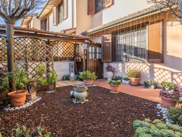 casa indipendente in vendita a Pontedera in zona La Borra