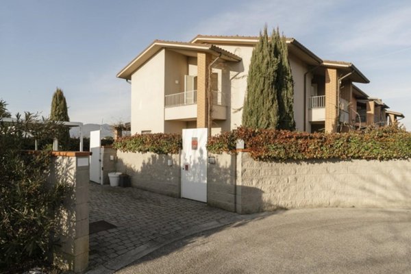 casa indipendente in vendita a Pontedera