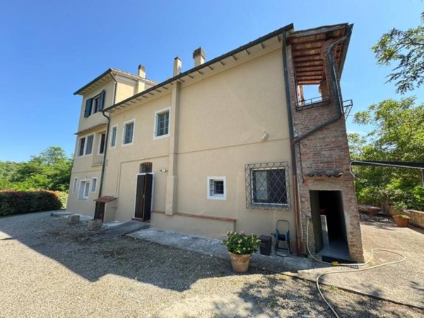 casa indipendente in vendita a Pontedera in zona Treggiaia