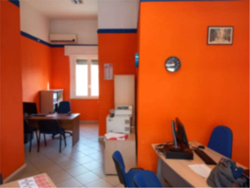 negozio in vendita a Pontedera