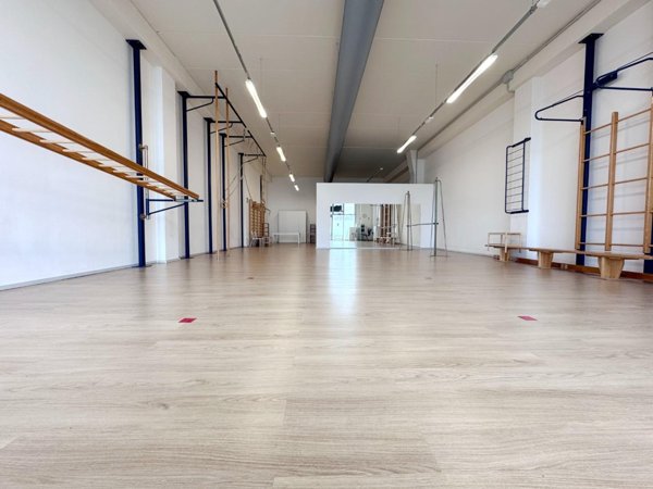 locale commerciale in vendita a Pontedera