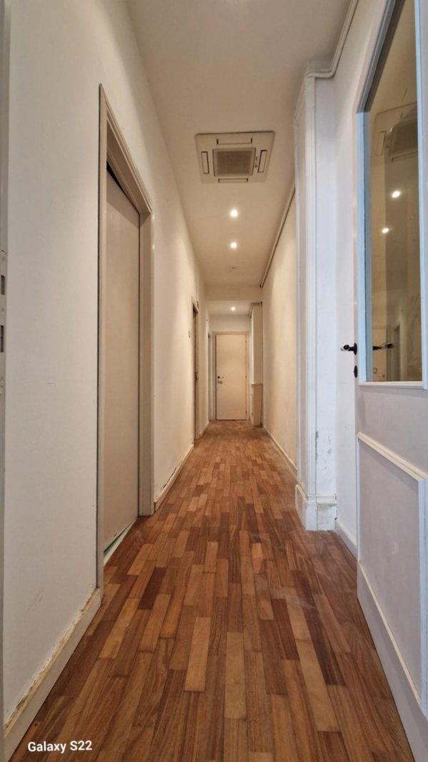 locale commerciale in vendita a Pontedera