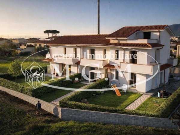 casa indipendente in vendita a Pontedera in zona Pardossi